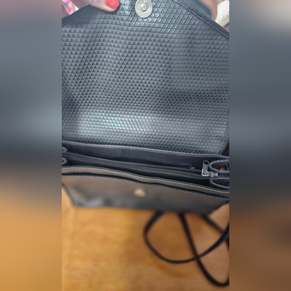 VINTAGE 1980'S LIZ CLAIBORNE  Leather Deep navy Crossbody Handbag - Picture 7 of 12